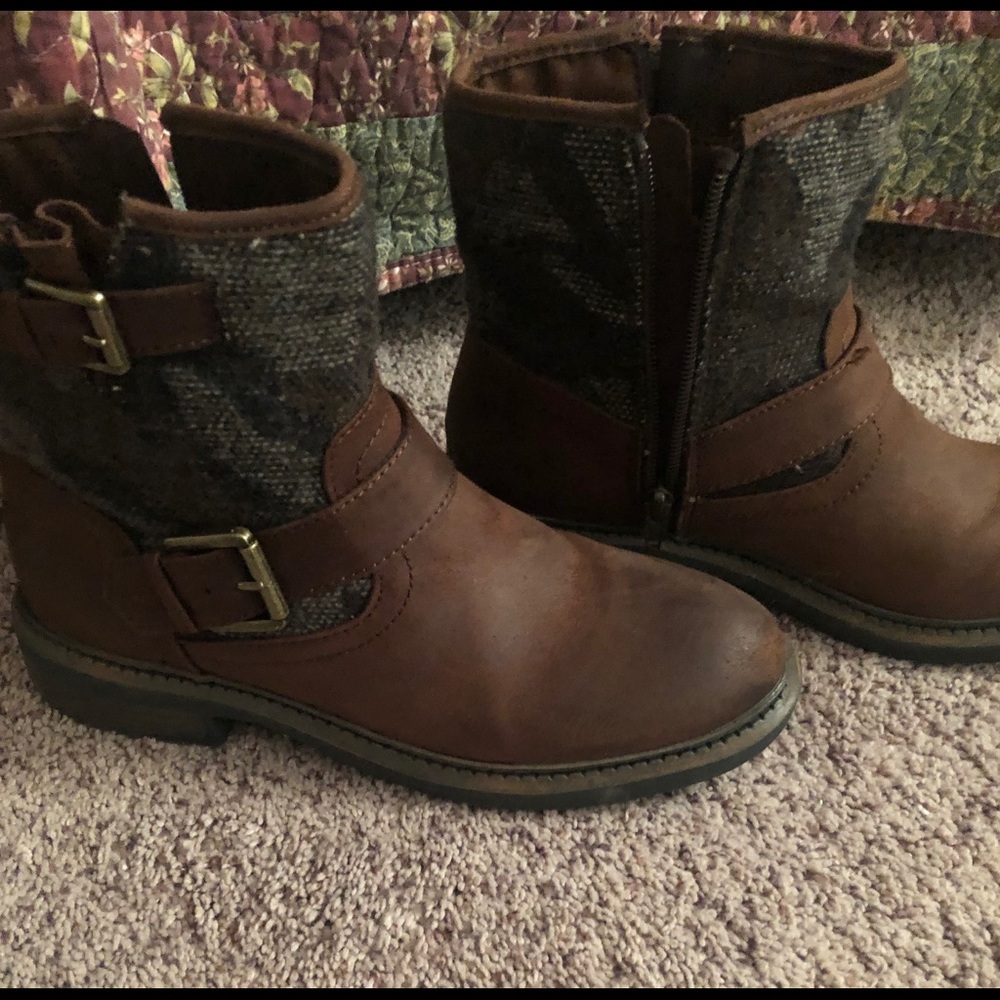 Boots - Picture 2 of 3